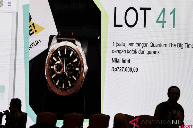 Jam tangan mewah hasil sitaan kasus korupsi yang dilelang oleh Komisi Pemberantasan Korupsi (KPK). (FOTO: Antara/Hafidz Mubarak)