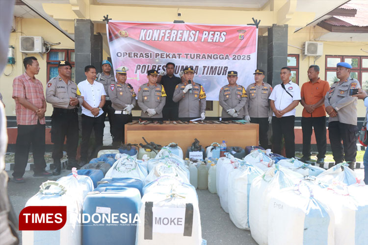 Operasi Pekat Turangga 2025, Polres Sumba Timur Sita Sejumlah Miras dan Sajam Ilegal