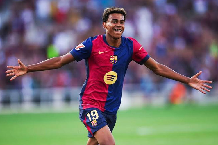 Lamine Yamal telah mencetak 18 gol dan mengemas 25 assist dalam 55 pertandingan bersama Barcelona musim ini.