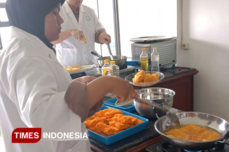 Mahasiswa Agribisnis Peternakan Polbangtan Malang mengembangkan proyek kewirausahaan melalui praktikum terintegrasi. (FOTO: Polbangtan Malang for TIMES Indonesia)