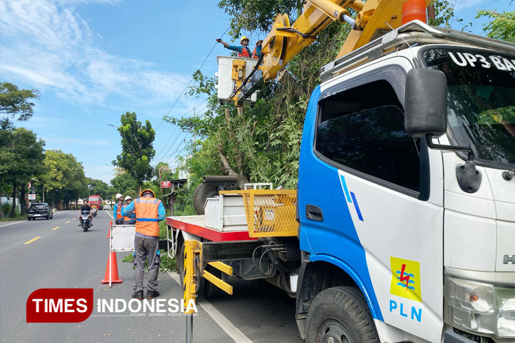 Manager-PLN-UP3-Banyuwangi-3.jpg