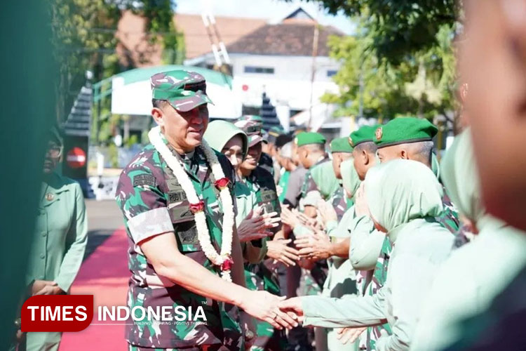 Pangdam V/Brawijaya Mayor Jenderal TNI Rudy Saladin, M.A. saat menggelar kunjungan kerja ke Kodim 0801 Pacitan, Rabu (28/5/2025). (Foto: Prokopim for TIMES Indonesia)