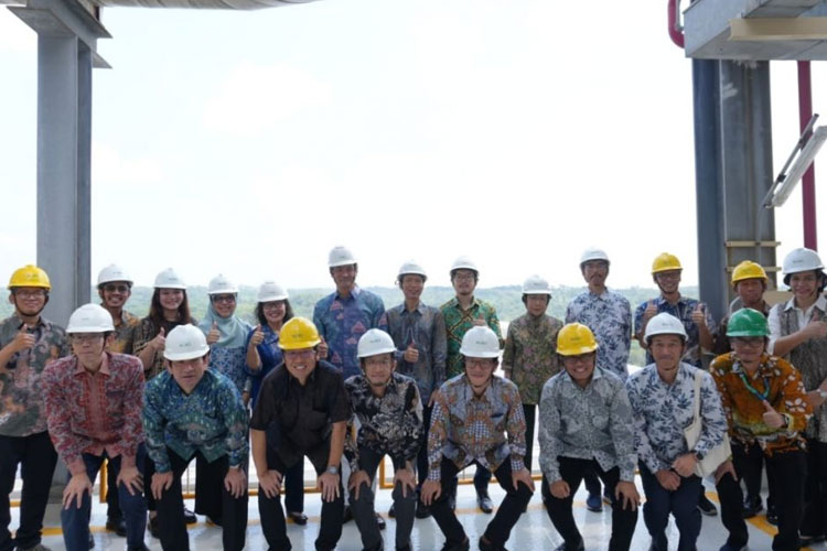 Peresmian PLTS yang terpasang di salah satu fasilitas produksi pabrik PT Kao Indonesia di Kawasan Karawang International Industrial Center (KIIC), Rabu (28/5/2025). (Foto: Dok. Kao Indonesia)