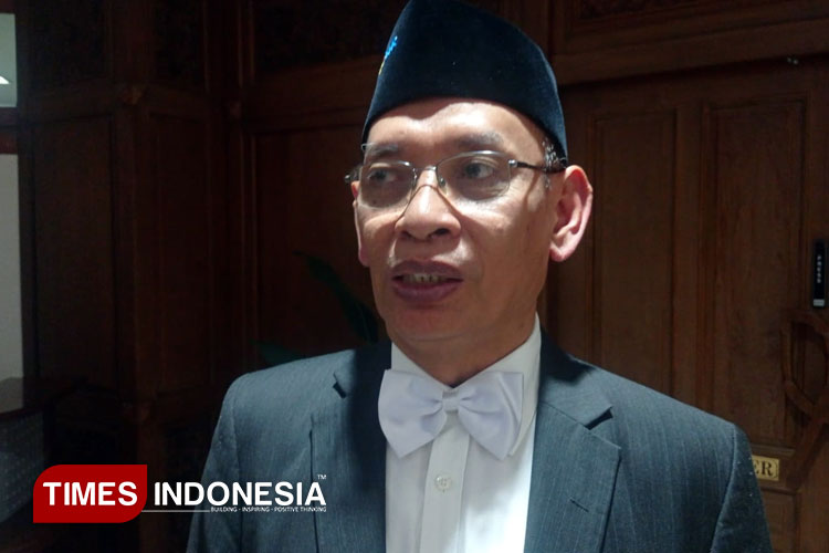 MK Minta Pemerintah Gratiskan Sekolah, Rektor UNAIR: Bagus, Tapi Jangan Gebyah Uyah