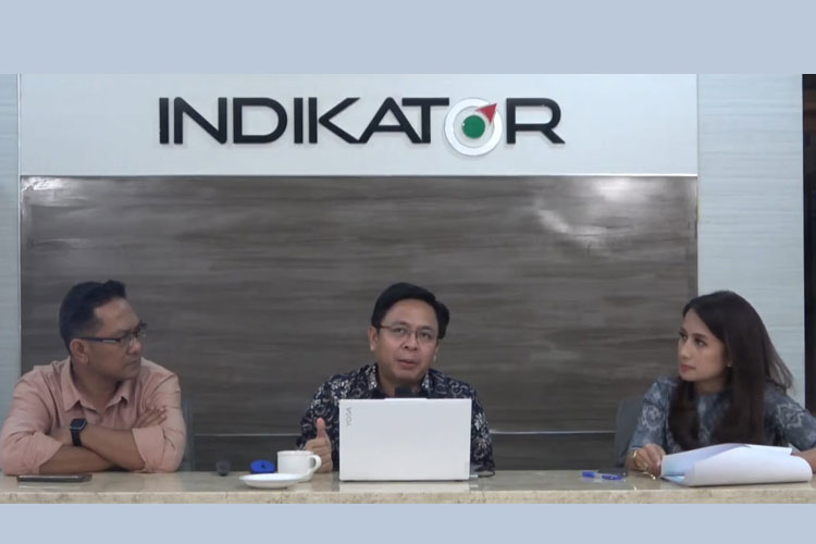 Survei Indikator Sebut Mayoritas Warga Jatim Puas Kinerja Khofifah-Emil di 100 Hari Pertama