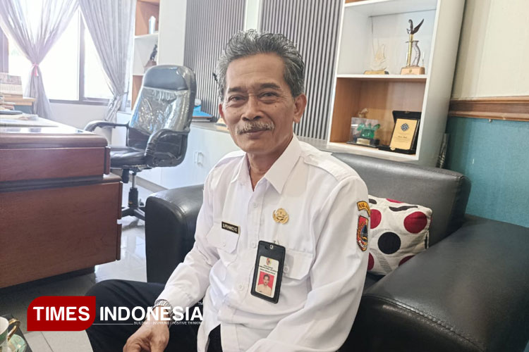 Kadisnaker Jember Suprihandoko, saat ditemui ruang kerjanya. (Foto : M. Abdul Basid / TIMES Indonesia)
