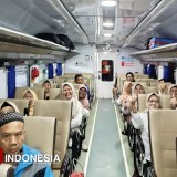 Kado Peringatan HLUN, PT KAI Daop 7 Madiun Ajak Lansia Naik KA Gratis