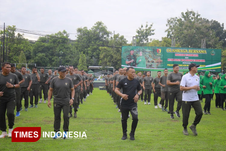 Pangdam V Brawijaya Ajak Senam Bersama Para Prajurit Kodim Ponorogo
