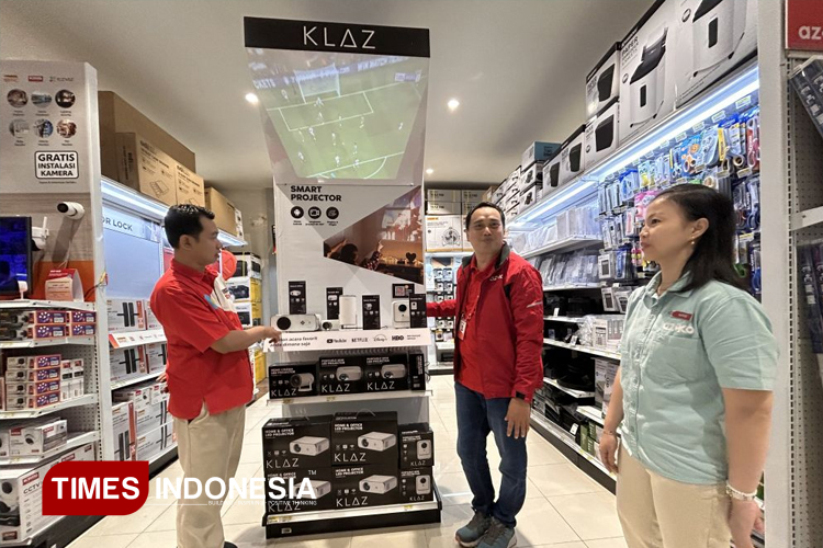 AZKO Margorejo Surabaya dengan konsep terbaru menghadirkan berbagai macam pilihan produk peralatan rumah tangga dan kantor.(Foto : Lely Yuana/TIMES Indonesia)