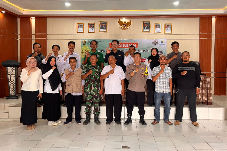 Desa-Tegalpanjang-menggelar-pelatihan-pengelolaan-sampah-berbasis-3R-c.jpg