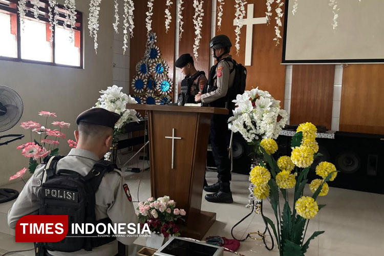 Pastikan Keamanan, Polres Majalengka Sterilisasi Gereja Jelang Kenaikan Isa Almasih