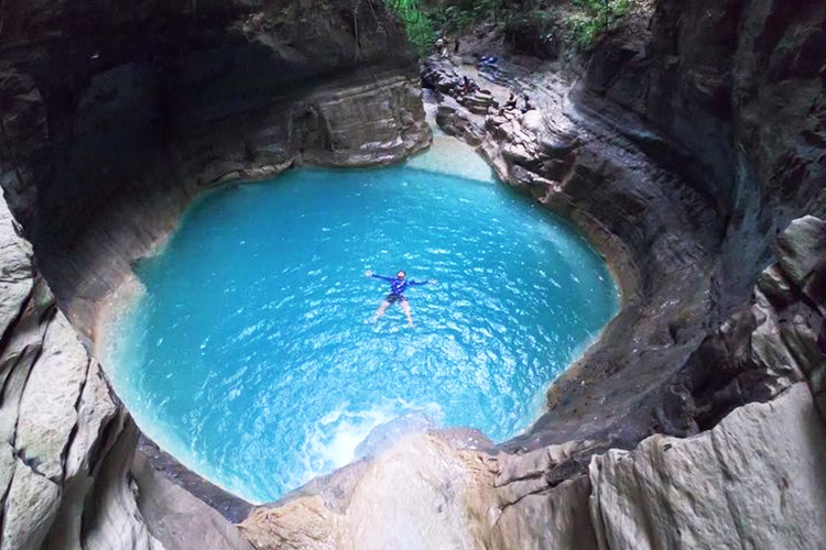 Air Terjun Waimarang. (FOTO: instagram.com/_blackpo)