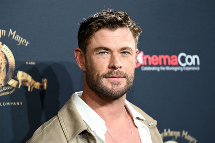 Chris-Hemsworth-sebagai-Thor-3.jpg