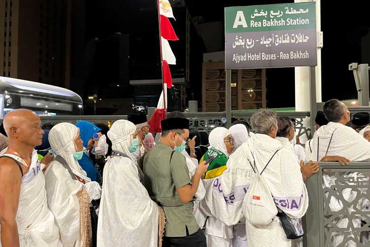 Jemaah Diimbau Shalat Jumat di Hotel, Layanan Bus Shalawat Dibatasi Sementara