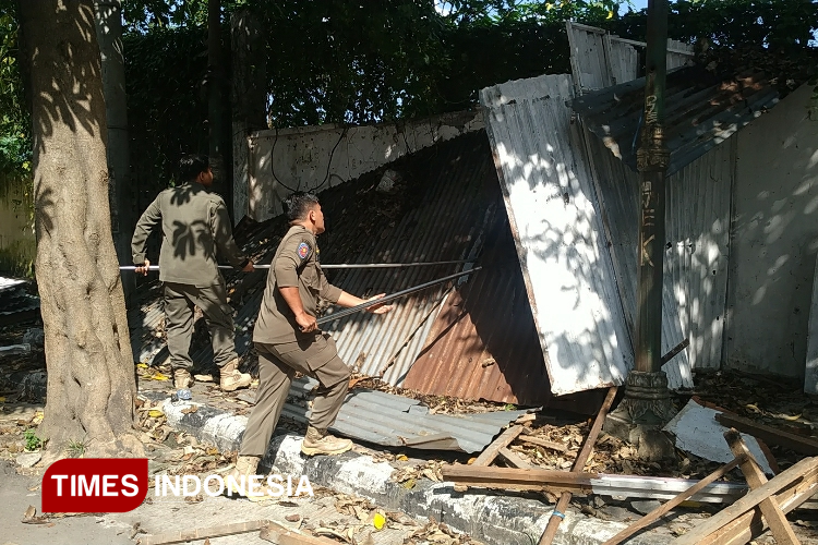 Puluhan Bangunan Liar di Dua Kawasan Kota Kediri Ditertibkan