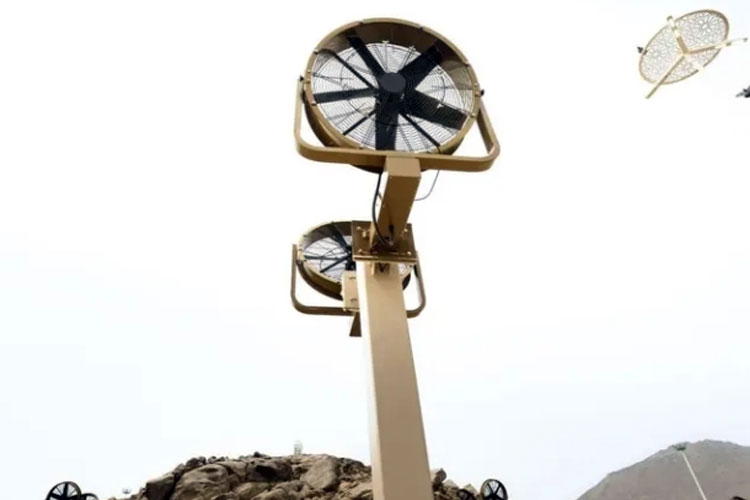 Kipas kabut (mist fans) yang tersebar secara strategis untuk menurunkan suhu udara di sekitar Jabal Al-Rahmah saat pelaksanaan ibadah haji. (FOTO: Saudi Press Agency)