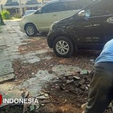 Belum Ada Sanksi Tegas dari Pemkab Pemalang, Trotoar Taman Tetap Jadi Parkir Kendaraan