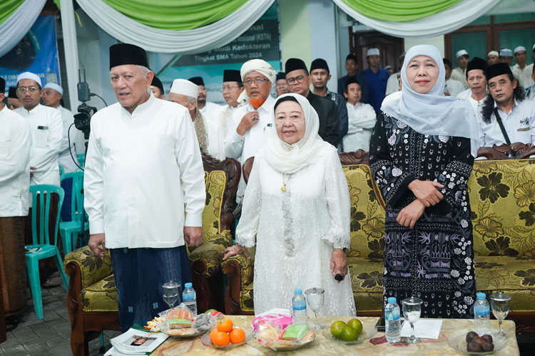 Gubernur-Khofifah-b.jpg