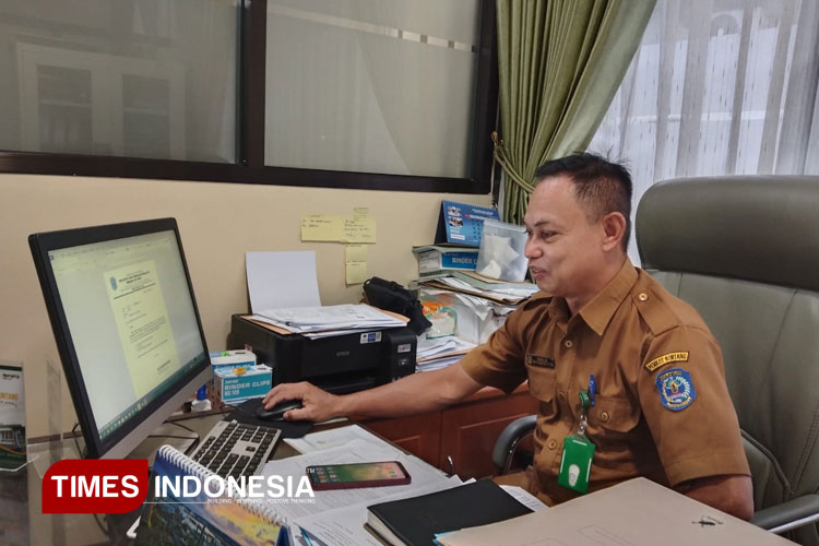 Jafung Penata Perizinan Ahli Muda DPMPTSP, Idrus (Foto: Kusnadi/TIMES Indonesia)