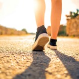 Lari Terlalu Berat, Jalan 10.000 Langkah Terlalu Lama? Coba Japanese Walking