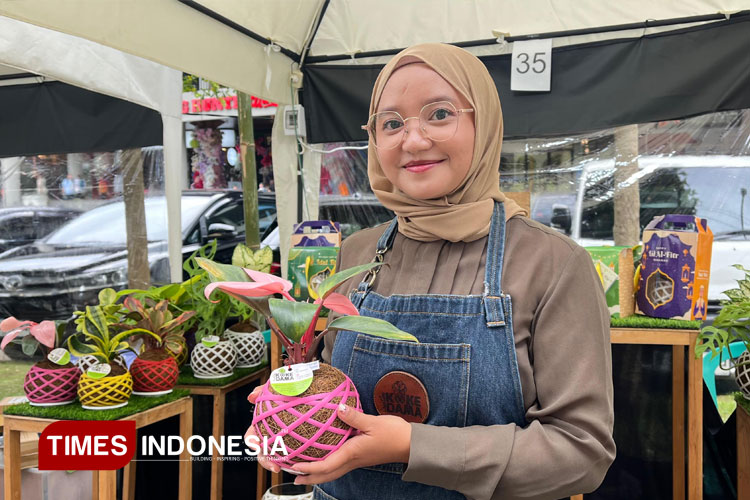 Melilit Serat, Menanam Asa: Cerita di Balik Creative Kokedama yang Mendunia