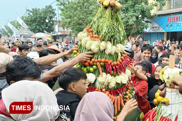 Kirab Sedekah Bumi Tandai Peringatan Hari Lahir Pancasila di Ponorogo