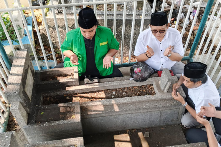 makam-Wali-Kota-Surabaya-pertama-3.jpg