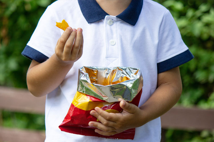Jaga Ginjal Anak Tetap Sehat, Jauhi Makanan Berpengawet!