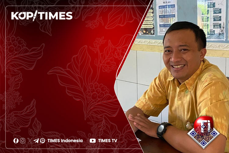 Ahmad Fajarisma Budi Adam, Guru Matematika SMP N 1 Banjar Seririt Bali.