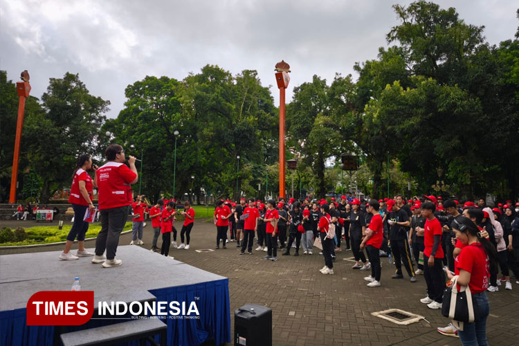 BINUS University Gelar Aksi PLOGGING di Alun-Alun Kota Malang, Awali Program Sosial BINUS Untuk Negeri 2025