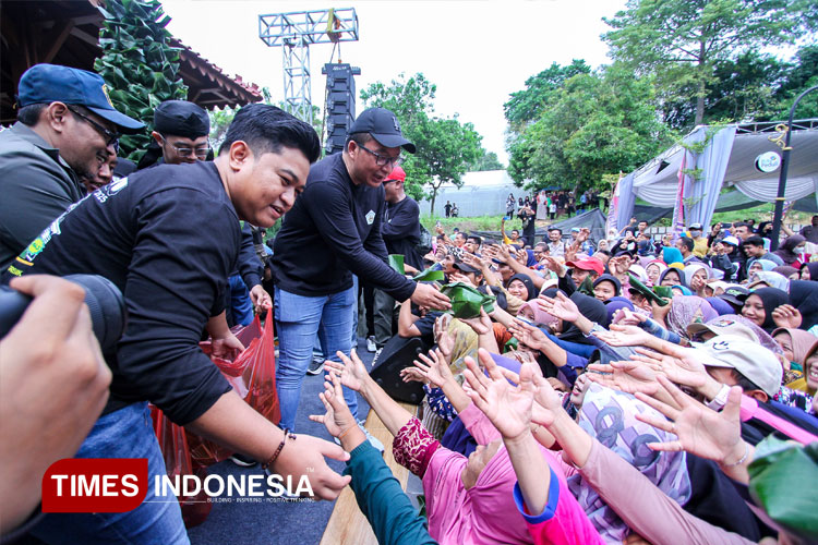Puncak HPN KWG, Festival Nasi Krawu Vol 3 di Gresik Berlangsung Meriah