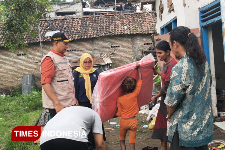 Bupati Jombang Kirim Bantuan untuk Rumah Warga yang Rusak akibat Angin Kencang