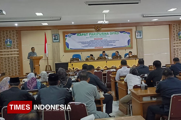 DPRD Ponorogo gelar rapat paripurna bahas Raperda RPJMD 2025-2029 (Foto: Marhaban/TIMES Indonesia)