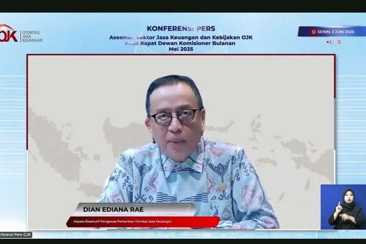 Kepala Eksekutif Pengawas Perbankan OJK Dian Ediana Rae dalam konferensi pers hasil Rapat Dewan Komisioner Bulanan (RKDB) Mei 2025 di Jakarta, Senin (2/6/2025). (FOTO: ANTARA/Rizka Khaerunnisa)