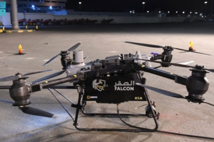 Drone pemadam kebakaran dan penyelamat akan digunakan selama haji untuk pertama kalinya. (FOTO: Arab News).