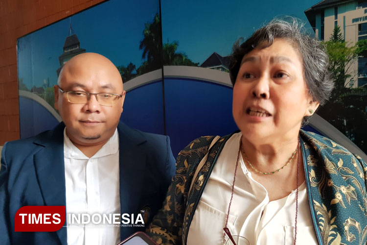 Direktur SEARCA dan Kepala Sekretariat UC, Dr. Mercedita A. Sombilla dan Kepala UPT IAA UB, Dr Didik Hartono dalam pembukaan 10th UCGF di UB, Senin (02/06/2025). (Foto: Achmad Fikyansyah/TIMES Indonesia)