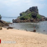 Menikmati Pesona Kehidupan Bawah Laut di Pantai Nglambor