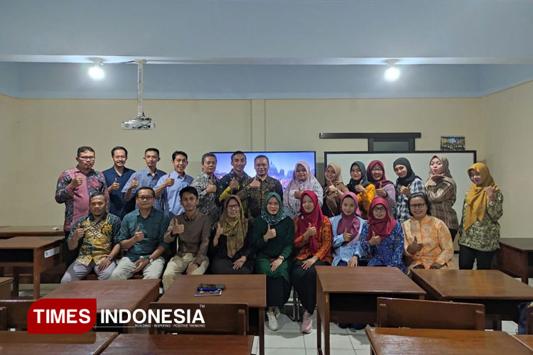 Narasumber, Dosen S2 Pendidikan Dasar Serta Mahasiswa Peserta Kuliah Umum. (Foto: Humas UNIPMA for TIMES Indonesia)