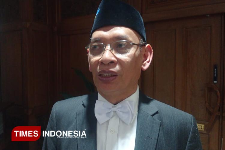 Banyak PHK, Rektor Unair Dorong Investasi untuk Perbaikan Ekonomi