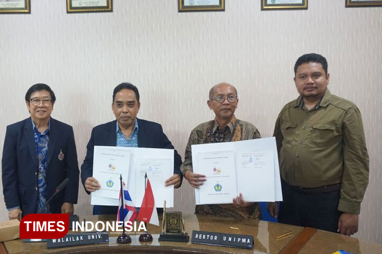 Rektor UNIPMA, Dr. Supri Wahyudi Utomo, M.Pd bersama Assoc. Prof. Dr. Charan Boonyakan – Vice President of Walailak University. (Foto: Humas UNIPMA for TIMES Indonesia)