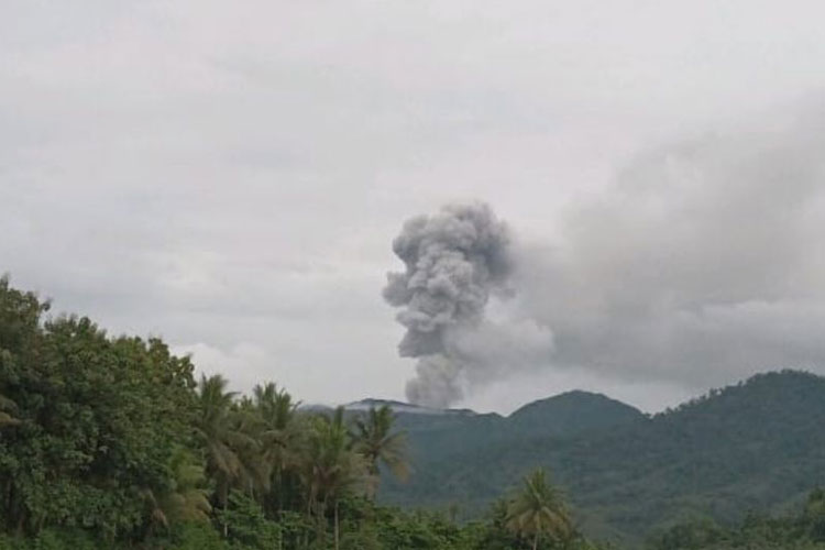 Gunung Dukono Kembali Erupsi, Abu Vulkanik Capai 1.350 Meter