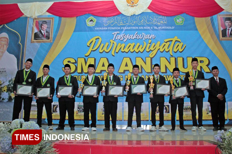 wisuda-SMA-An-Nur.jpg