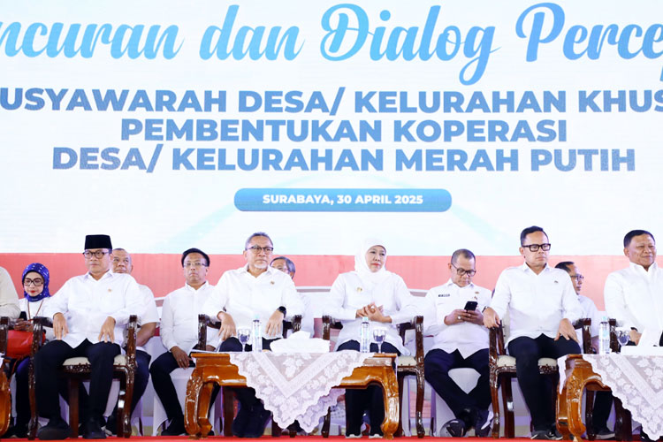 Gubernur Khofifah saat Rakor Musyawarah Desa Khusus pembentukan Koperasi Desa Merah Putih beberapa waktu lalu. (Foto: Dok.Humas Pemprov Jatim)