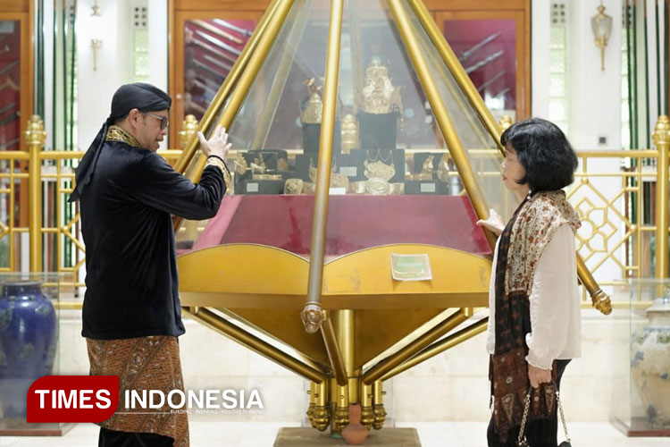 Nia-S-Amira-bersama-Radya-Anom-a.jpg