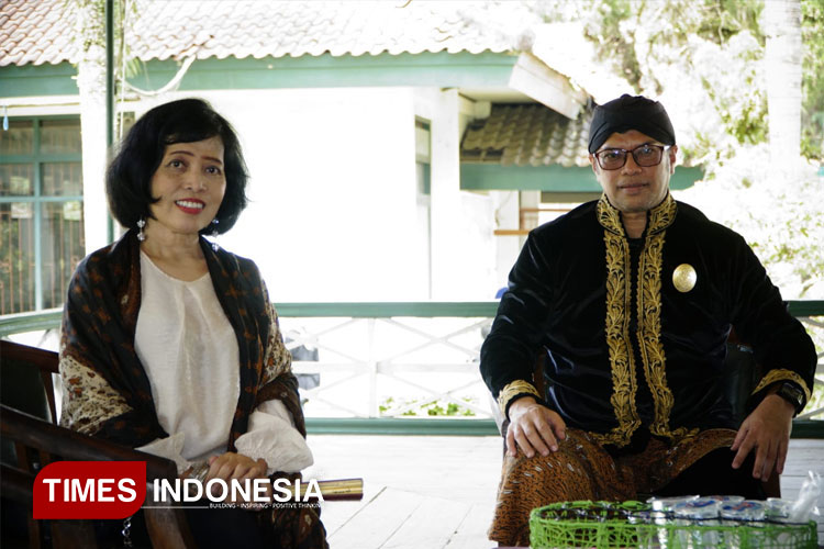 TIMES Indonesia writer, Nia S Amira, with Radya Anom, at the Sumedang Palace complex on May 25, 2025.