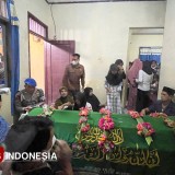 Tangis Keluarga Pecah di Pemakaman Warga Majalengka Korban Longsor Gunung Kuda Cirebon