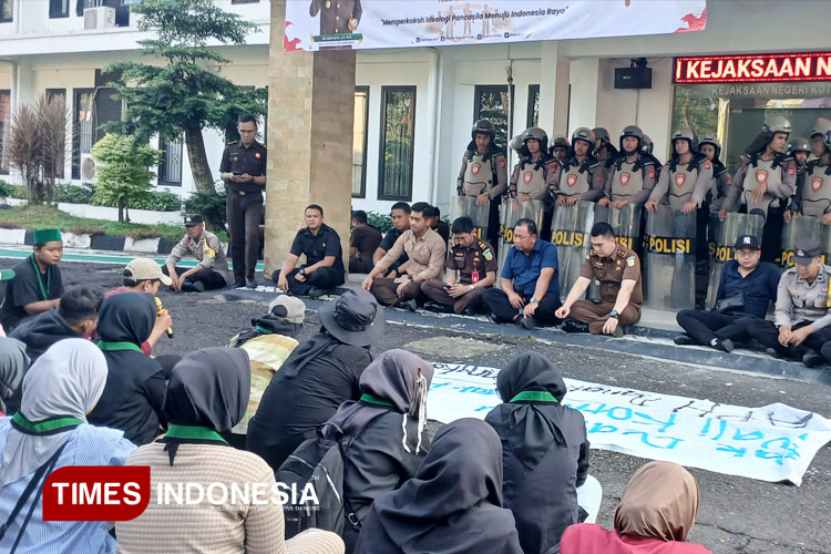 Mahasiswa di Kota Banjar Blokade Jalan Pamongkoran, Sampaikan Tuntutan 'Panca Kita'