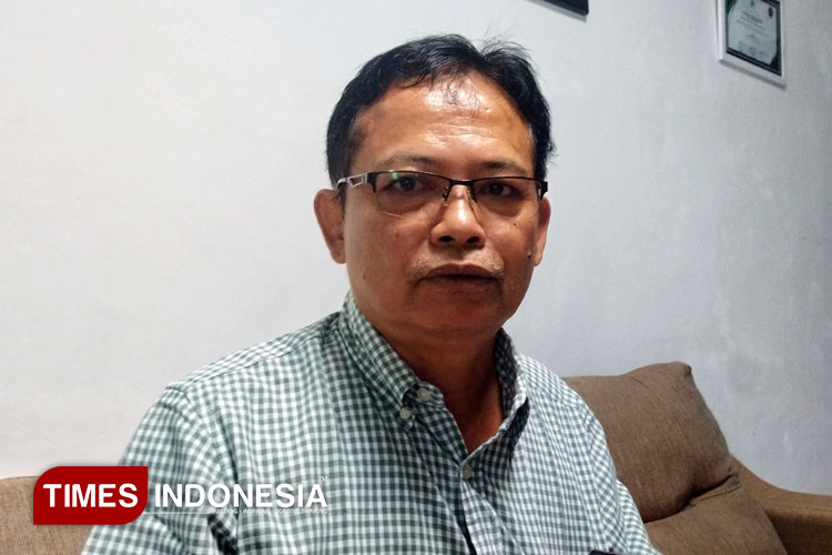 Kepala Dinas Perikanan Pacitan, Bambang Mahendrawan saat berbicara soal kendala legalitas usaha benur. (Foto: Yusuf Arifai/TIMES Indonesia)