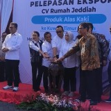 Nasabah Binaan Bank Jatim, CV Rumah Jeddiah Sukses Ekspor 8 Ribu Pasang Alas Kaki