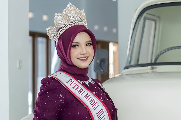 Puteri Model Hijab Indonesia 2025 Fatma Tuz Syarah Ajak Perempuan Miliki Daya Saing Global